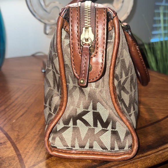 Michael Kors Signature Canvas & Leather Satchels Hand Bag - Picture 2 of 10